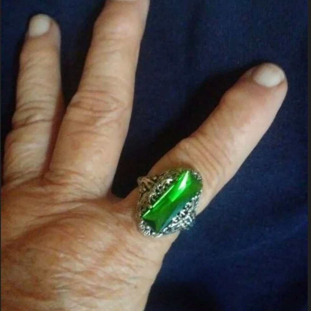 Retro Hollow Green Topaz Antique Silver Filigree Ring - Picture 4 of 7